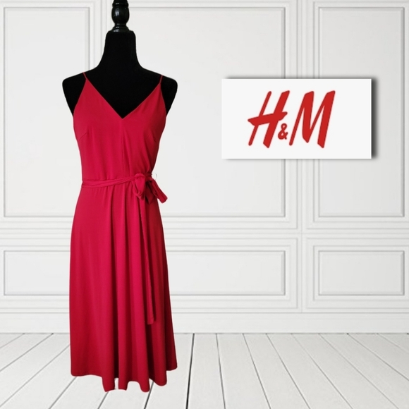 H&M Dresses & Skirts - H&M Red Dress